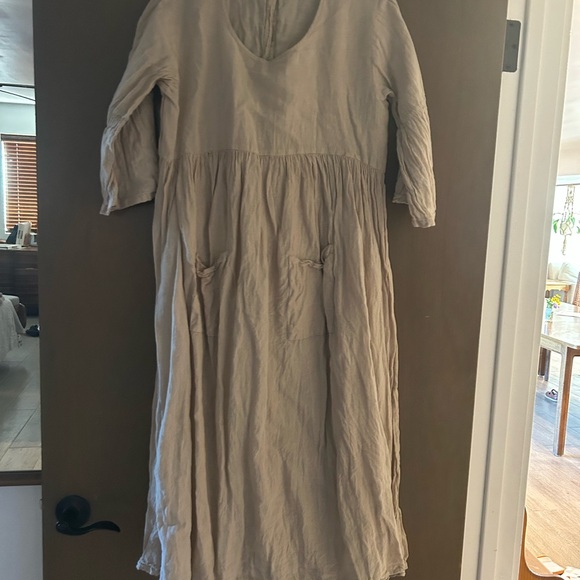 The simple folk midi dress - Picture 2 of 3